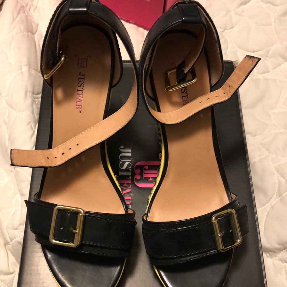 Black and yellow wedges